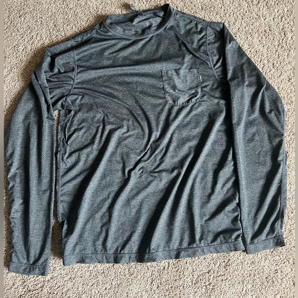 Vuori Large Long Sleeve Tradewind Tshirt